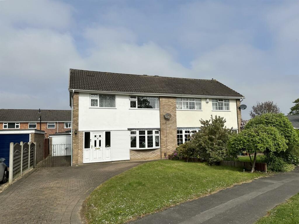 3 bedroom semidetached house for sale in Blakesley Road, Wigston, LE18