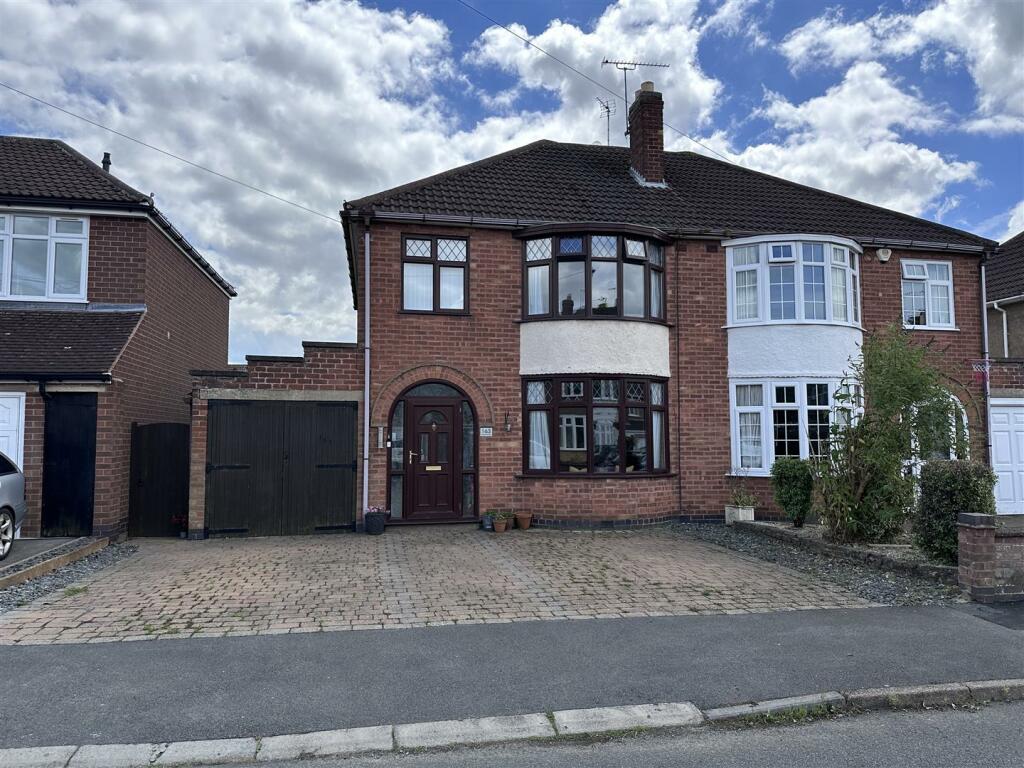 3 bedroom semidetached house for sale in Mere Road, Wigston, LE18