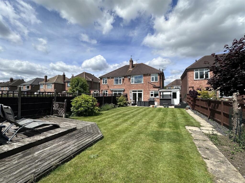 3 bedroom semidetached house for sale in Mere Road, Wigston, LE18
