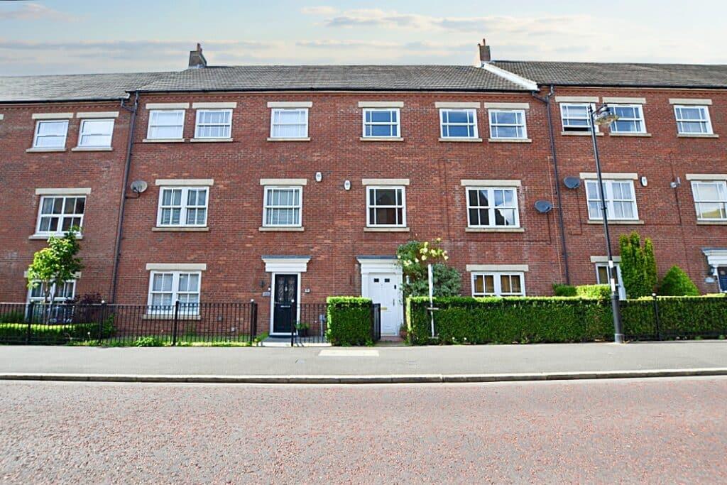 5 bedroom town house for rent in Five Bedroom House to Let on