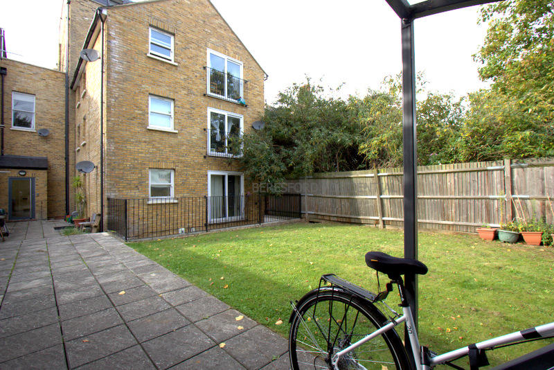 2 bedroom flat for rent in Paulet Road, Camberwell, SE5
