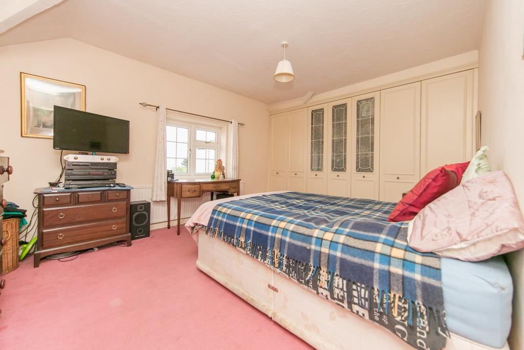 3 bedroom cottage for sale in Green Lane, Walton on the Naze, CO14