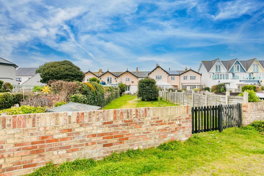 3 bedroom cottage for sale in Green Lane, Walton on the Naze, CO14
