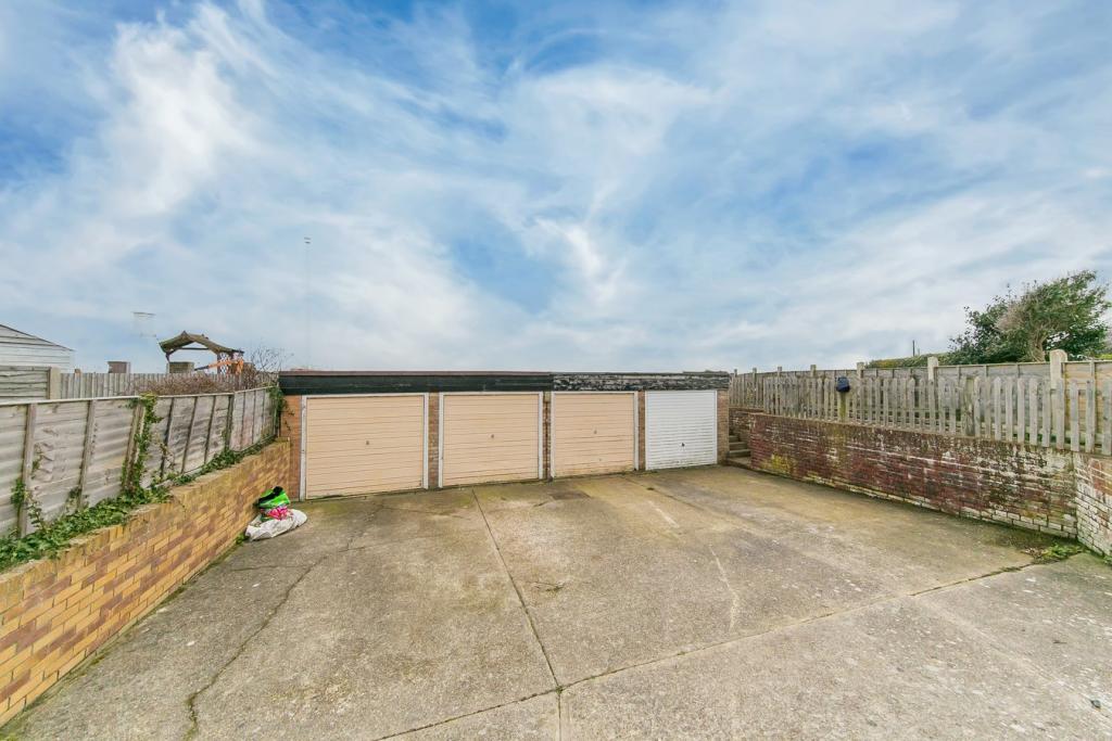 3 bedroom cottage for sale in Green Lane, Walton on the Naze, CO14