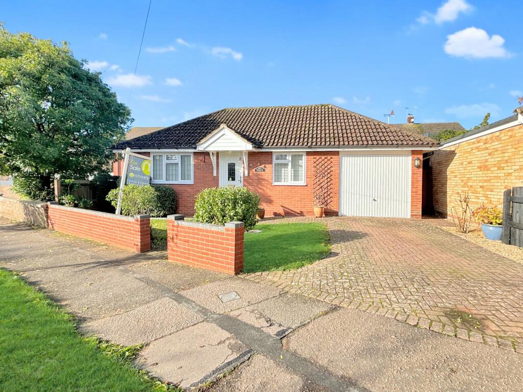 2 bedroom detached bungalow for sale in Ernest Road, Wivenhoe