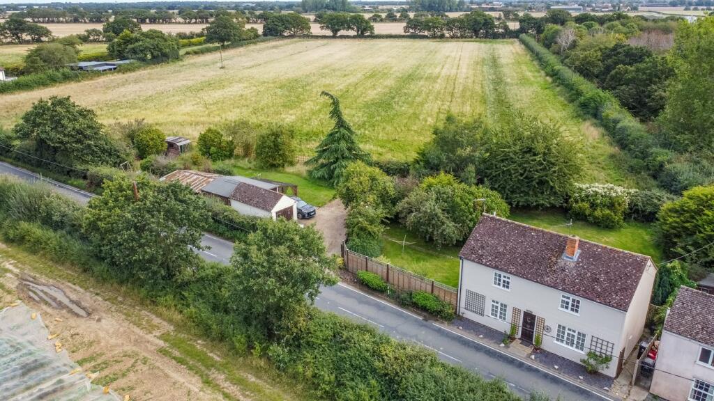 3 bedroom detached house for sale in Frating Road, Thorrington