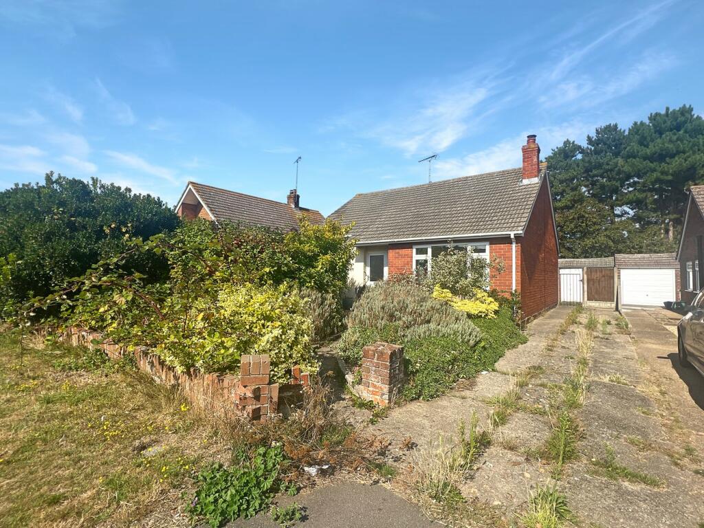 2 bedroom detached bungalow for sale in Red Barn Road, Brightlingsea
