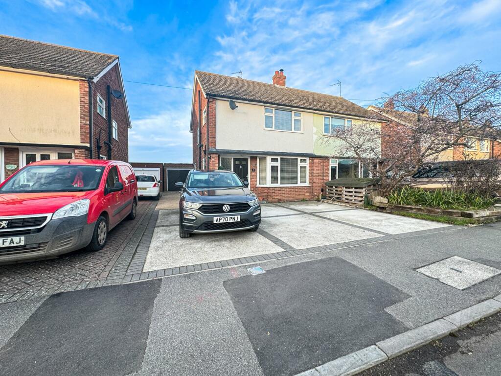 3 bedroom semidetached house for sale in Heath Road, Wivenhoe
