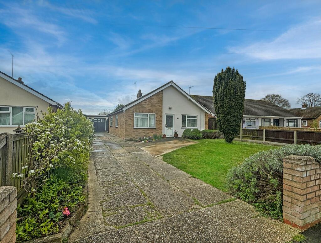 3 bedroom bungalow for sale in Orchard Road, Alresford, Colchester, CO7