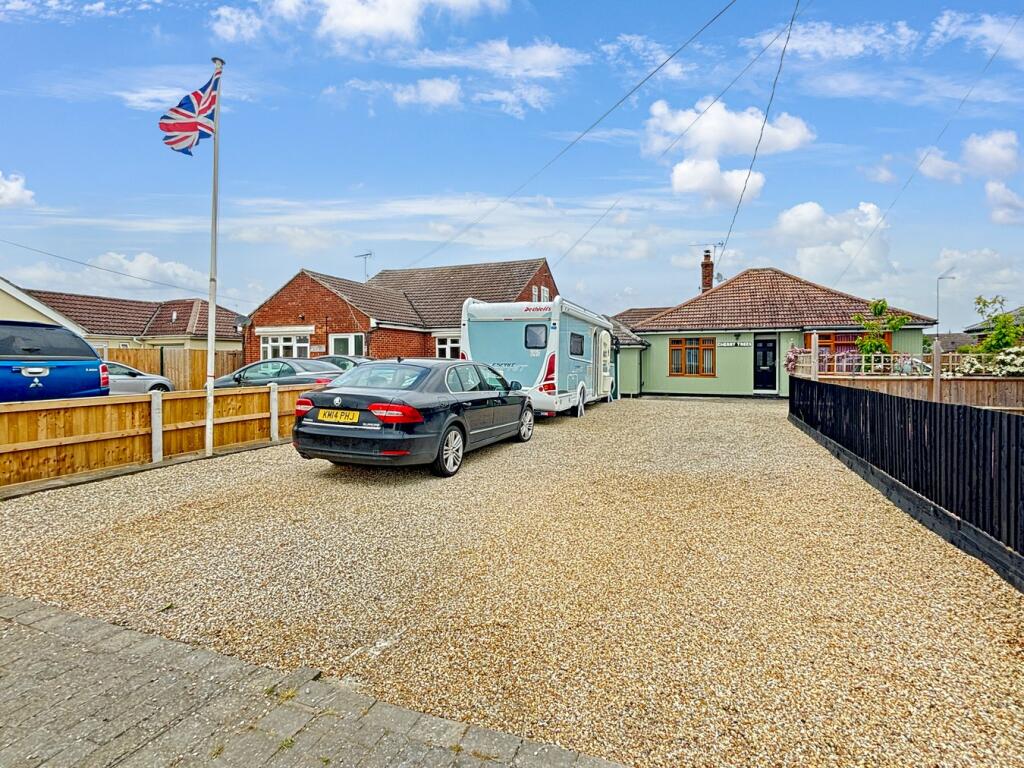 3 bedroom detached bungalow for sale in Clacton Road, Thorrington