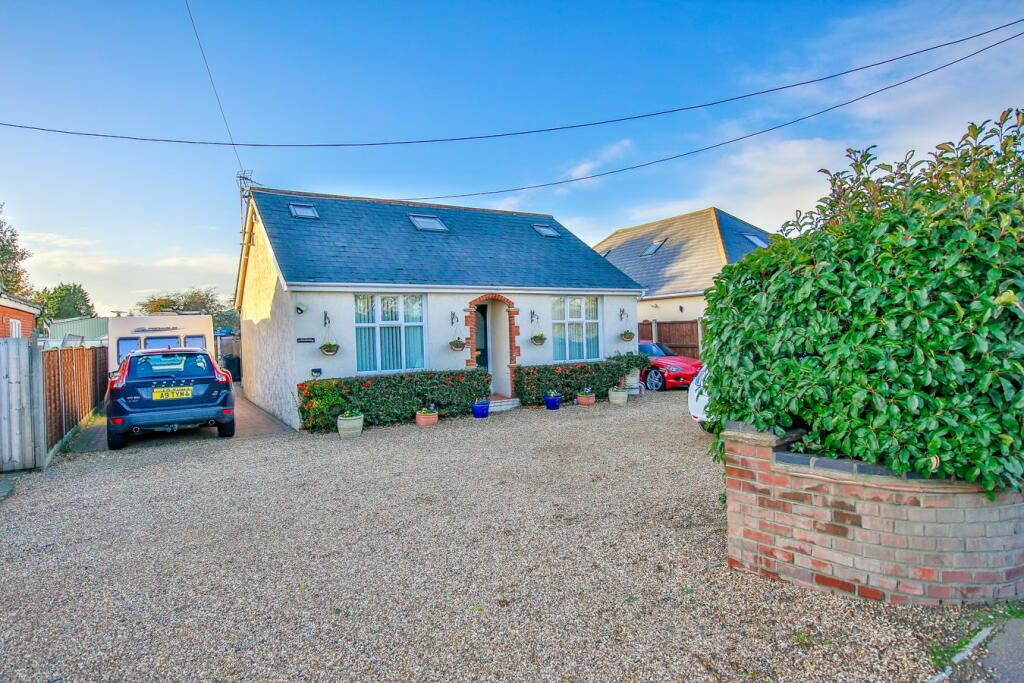 2 bedroom detached bungalow for sale in Brightlingsea Road, Thorrington