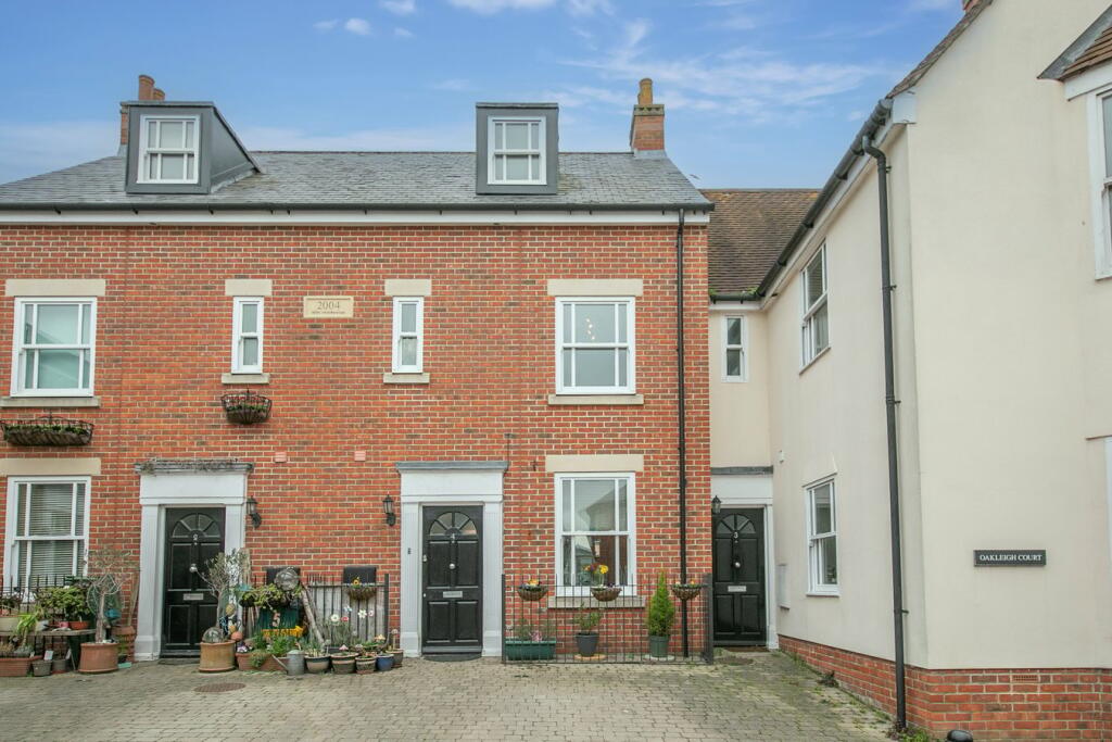 4 bedroom town house for sale in Oakleigh Court, Wivenhoe, Colchester, CO7