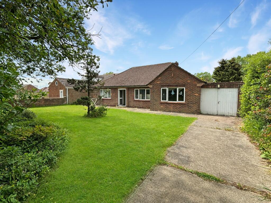 3 bedroom bungalow for sale in Brightlingsea Road, Thorrington