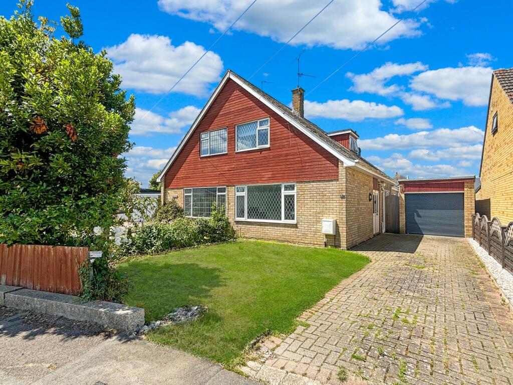 3 bedroom semidetached house for sale in Lammas Way, Wivenhoe