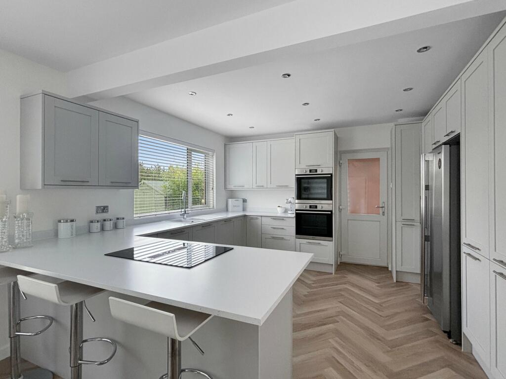 Additional property image - Aylesbury Drive, Holland-on-Sea, Clacton-on-Sea, CO15