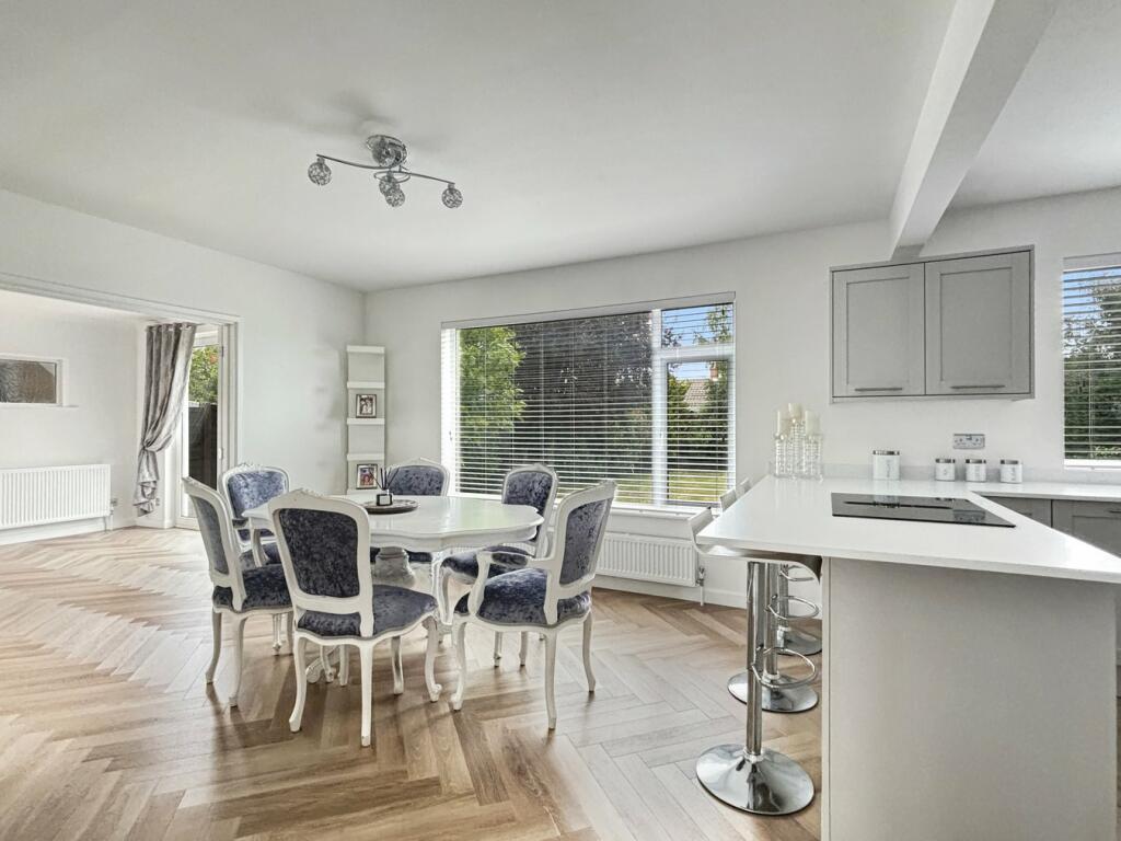 Additional property image - Aylesbury Drive, Holland-on-Sea, Clacton-on-Sea, CO15