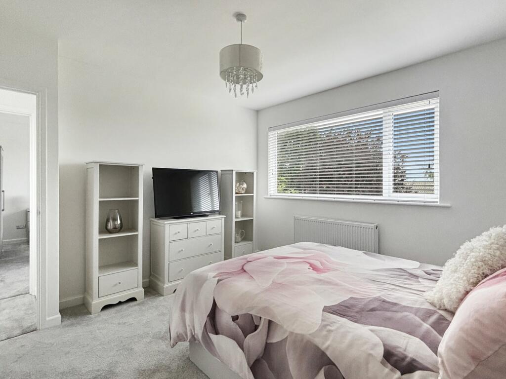 Additional property image - Aylesbury Drive, Holland-on-Sea, Clacton-on-Sea, CO15