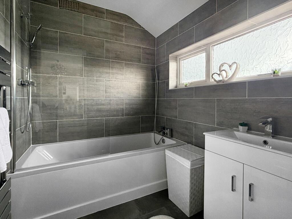 Additional property image - Aylesbury Drive, Holland-on-Sea, Clacton-on-Sea, CO15