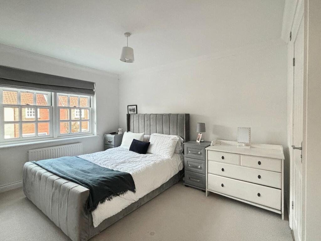 Additional property image - Old Ferry Road, Wivenhoe, Colchester, CO7