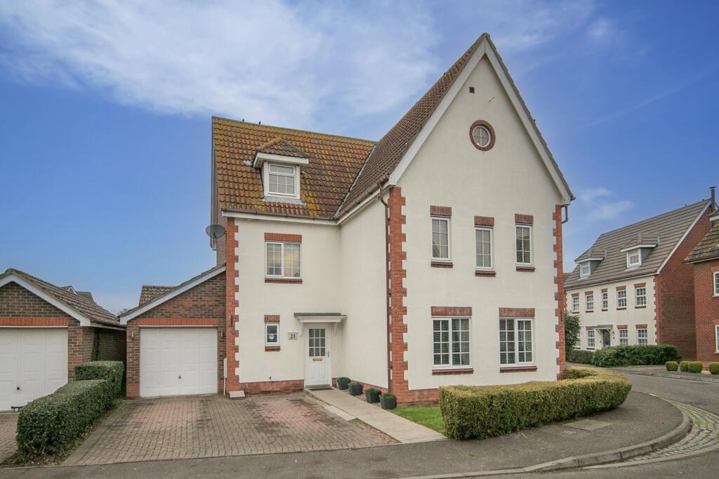 5 bedroom detached house