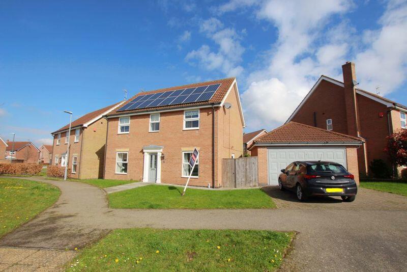 4 bedroom detached house for sale in Brocklesby Avenue, Immingham, DN40