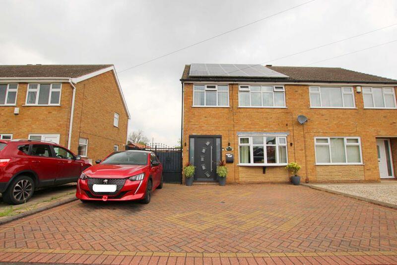 3 bedroom semidetached house for sale in Highland Tarn, Immingham, DN40