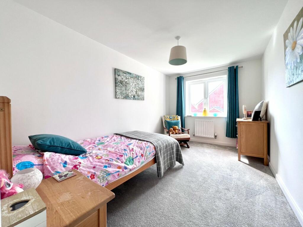 5 bedroom detached house for sale in Ampthill Way, Faringdon, SN7