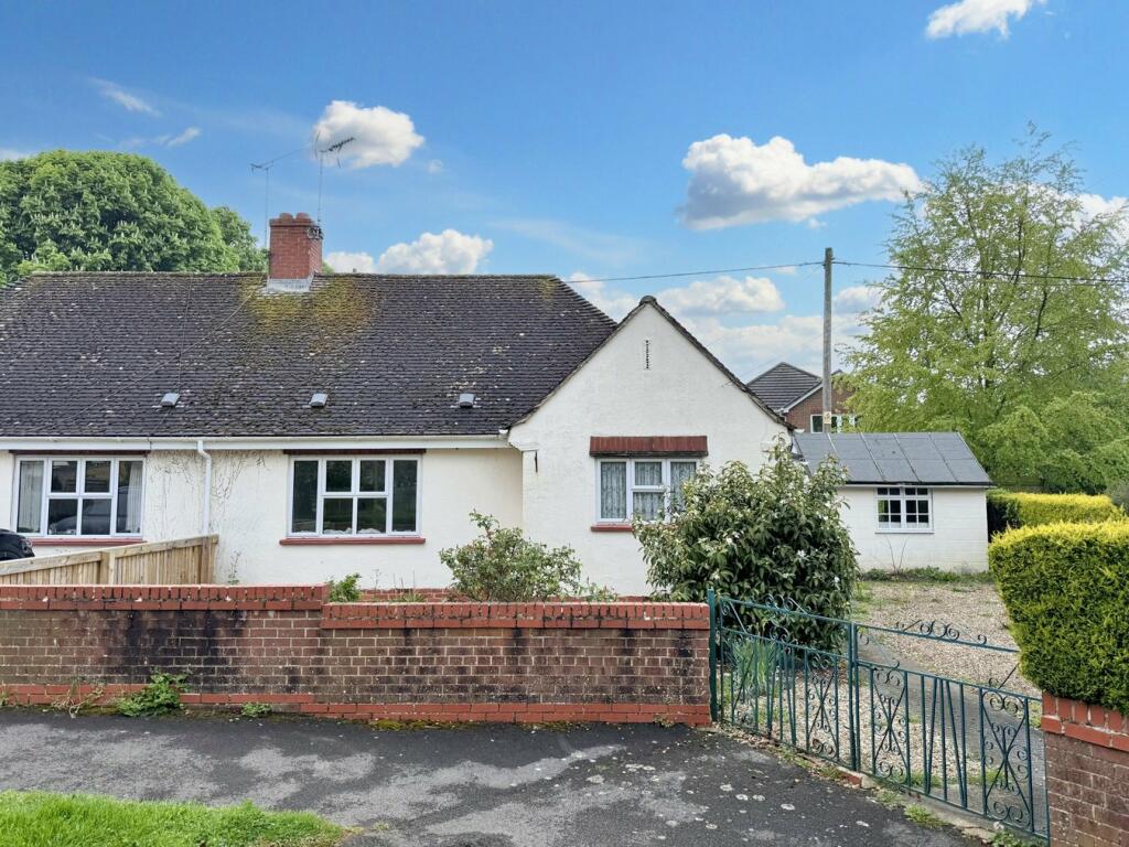 2 bedroom semidetached bungalow for sale in Marlborough Gardens