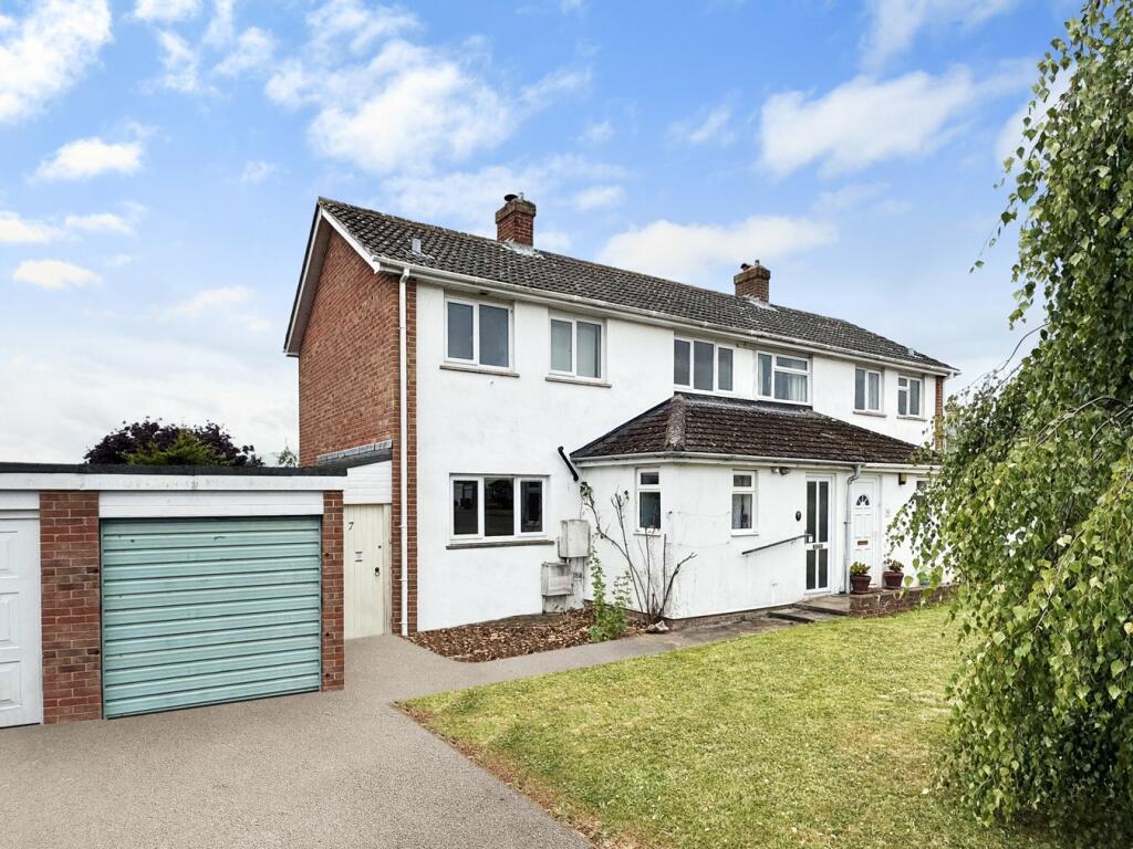 3 bedroom semidetached house for sale in Charlbury Road, Shrivenham, SN6