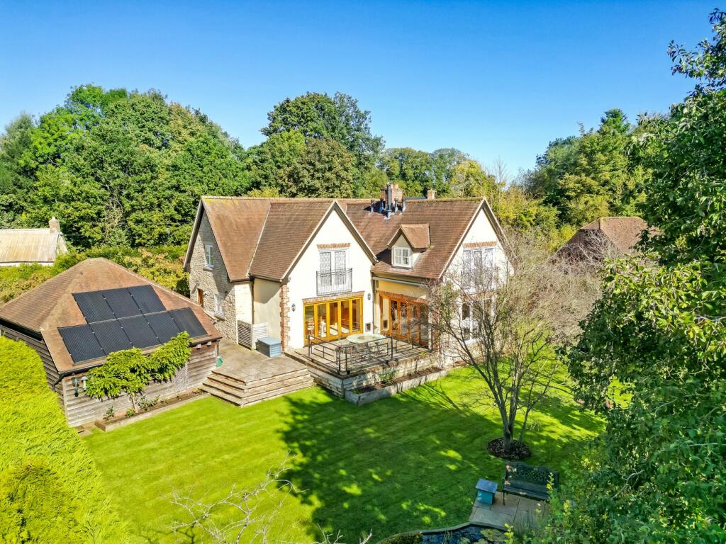 4 bedroom detached house for sale in Hobbs Hill, Fernham, SN7