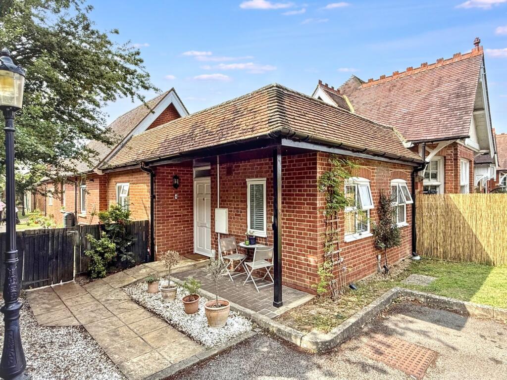 Main image of property: 24 Coxwell Road, Faringdon, SN7