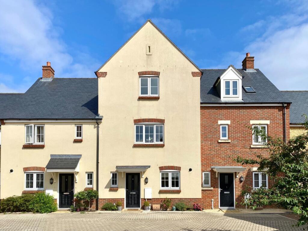 Main image of property: Taylor Close, Faringdon, SN7