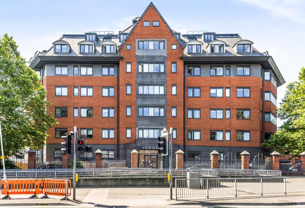 Main image of property: Verona Apartments, Slough, SL1