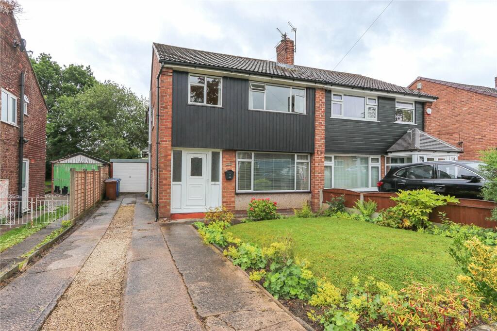 4 bedroom semidetached house for sale in Queensway, Heald Green