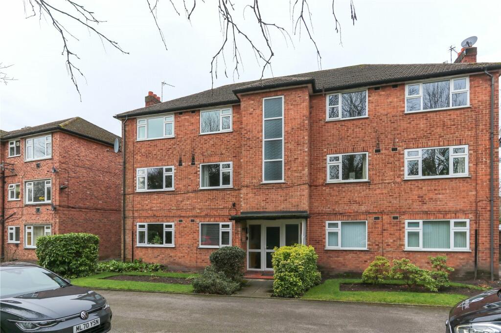 2 bedroom apartment for sale in Wardle Road, Sale, Greater Manchester, M33