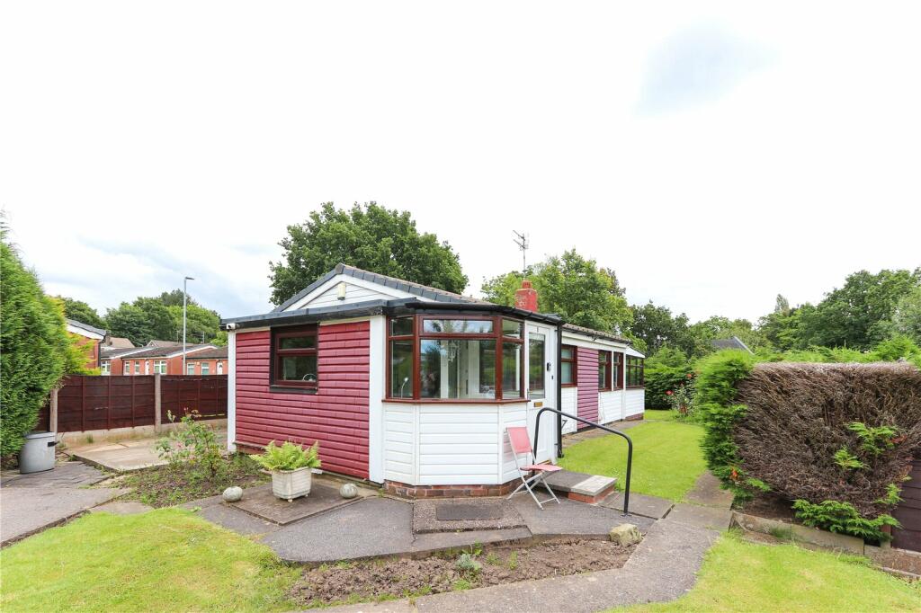 2 bedroom bungalow for sale in Sherwood Avenue, Cheadle Hulme