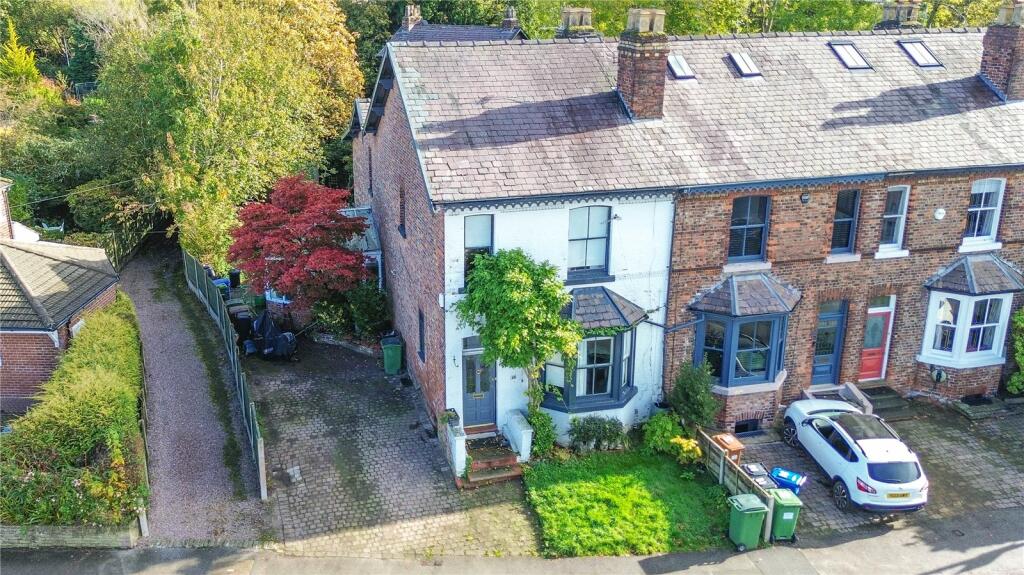 3 bedroom end of terrace house for sale in Hulme Hall Road, Cheadle