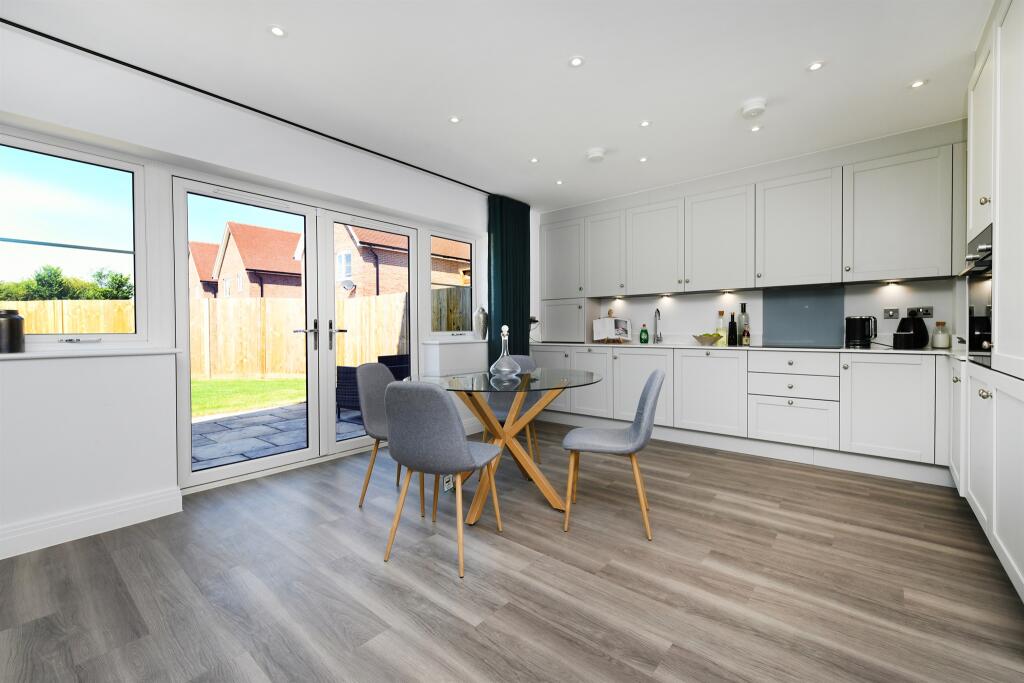 Additional property image - Hawthorn Close, Bicknacre, Chelmsford