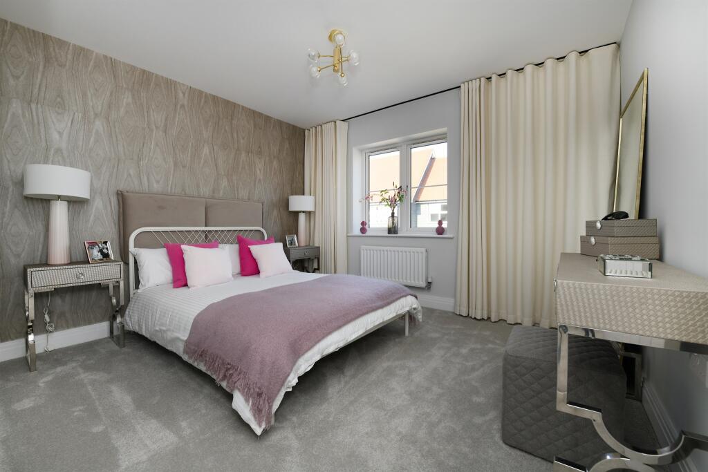 Additional property image - Hawthorn Close, Bicknacre, Chelmsford