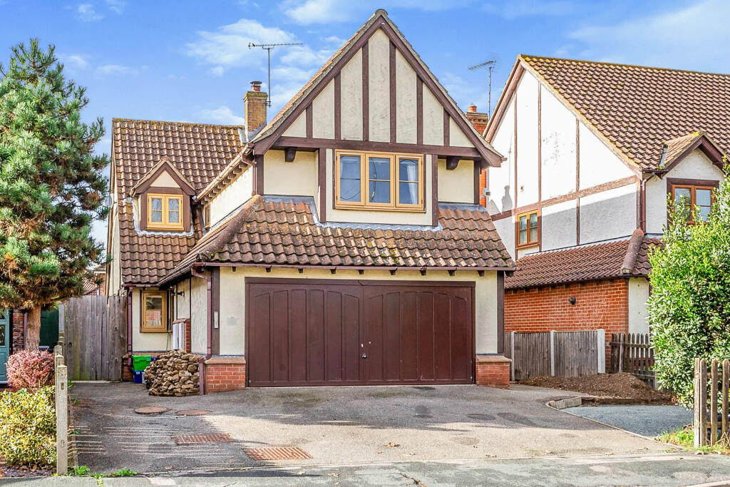 4 bedroom detached house for sale in Nipsells Chase, Mayland