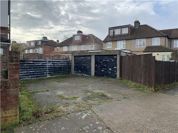 Main image of property: R/o 40 Rusland Park Road, Harrow, Greater London, HA1