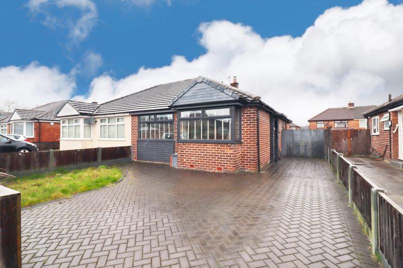 3 bedroom semidetached bungalow for sale in Brierley Road West