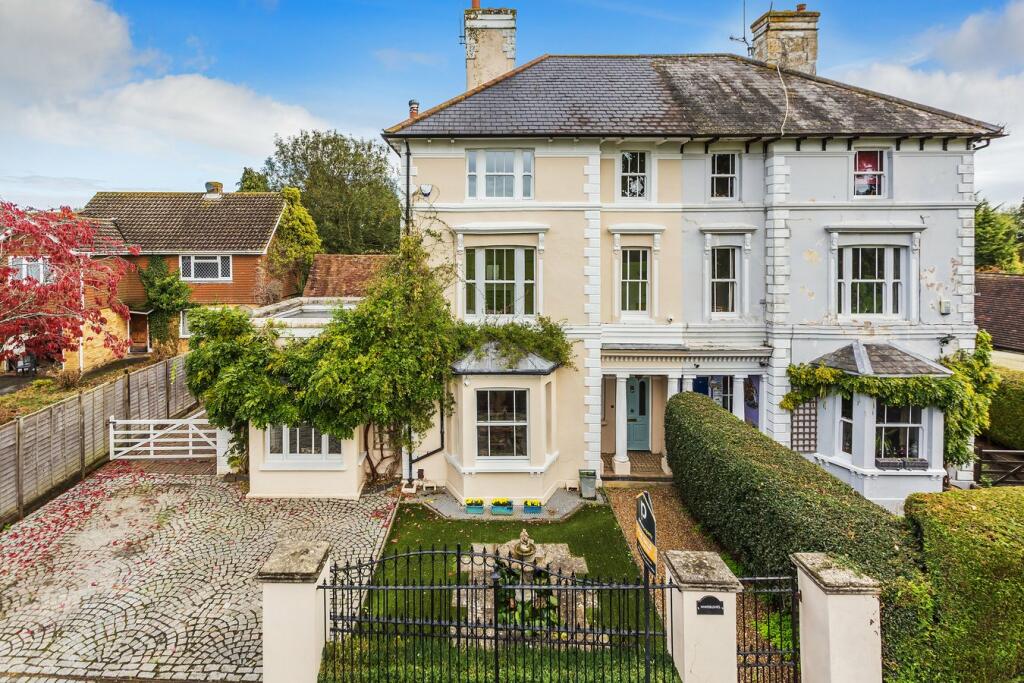 6 bedroom semidetached house for sale in Crouch House Road, Edenbridge, TN8