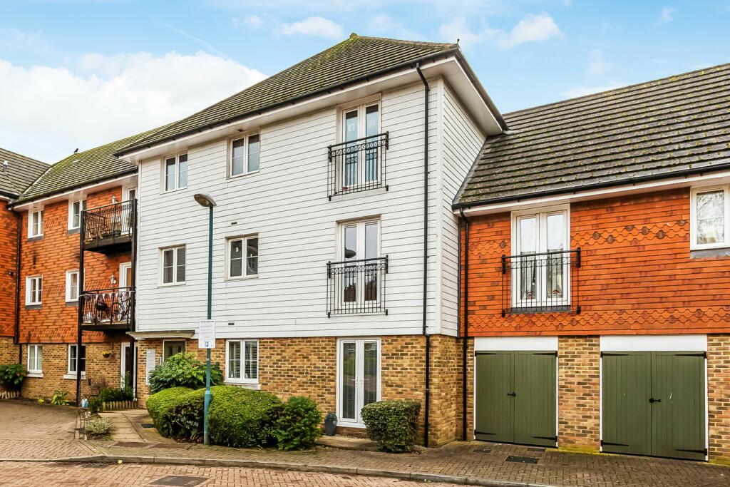 2 bedroom apartment for sale in Albion Way, Edenbridge, TN8