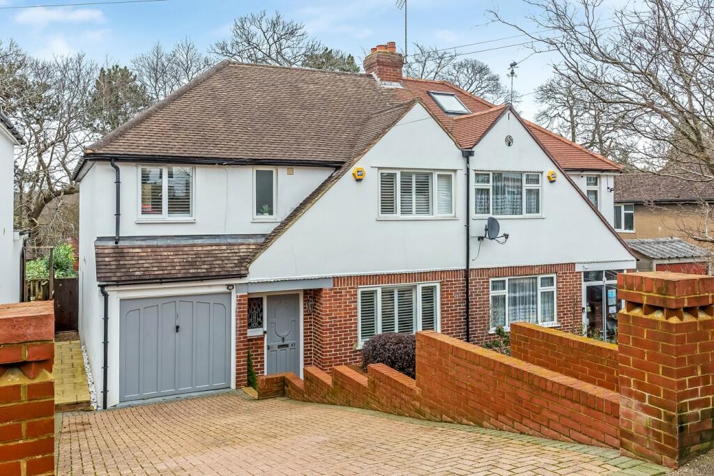 4 bedroom semidetached house for sale in Pinewood Avenue, Sevenoaks, TN14