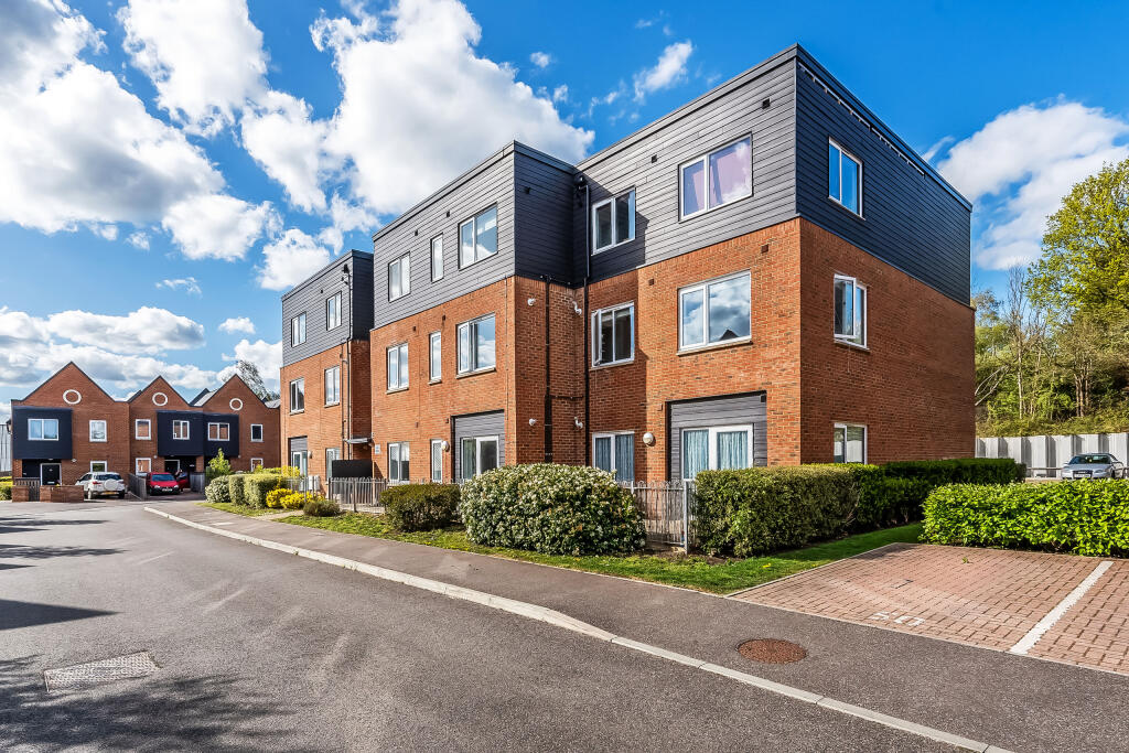 Main image of property: Litho House, Caxton Close, Edenbridge, Kent