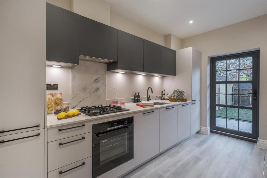 Additional property image - Shootersway, Berkhamsted