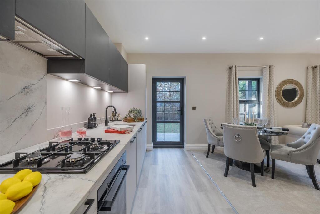 Additional property image - Shootersway, Berkhamsted