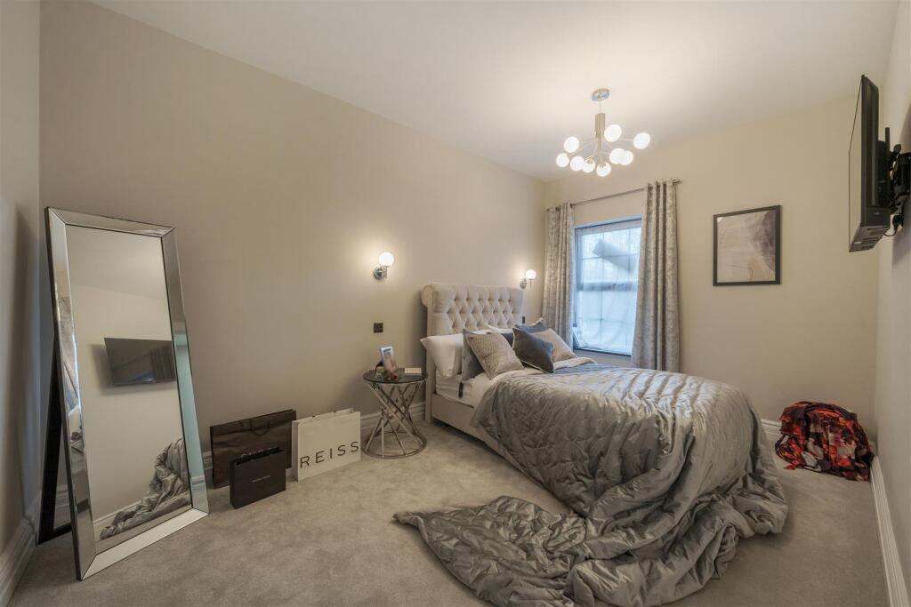 Additional property image - Shootersway, Berkhamsted