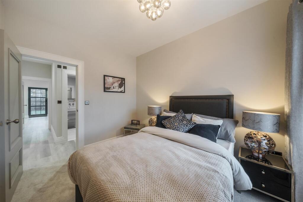 Additional property image - Shootersway, Berkhamsted